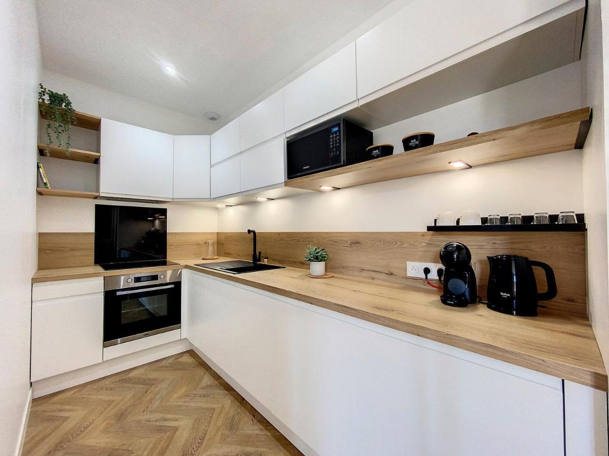 Appartchic - Appartement Standing - Plein Centre & Parking Prive Créon Buitenkant foto
