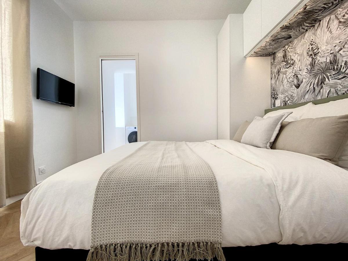 Appartchic - Appartement Standing - Plein Centre & Parking Prive Créon Buitenkant foto