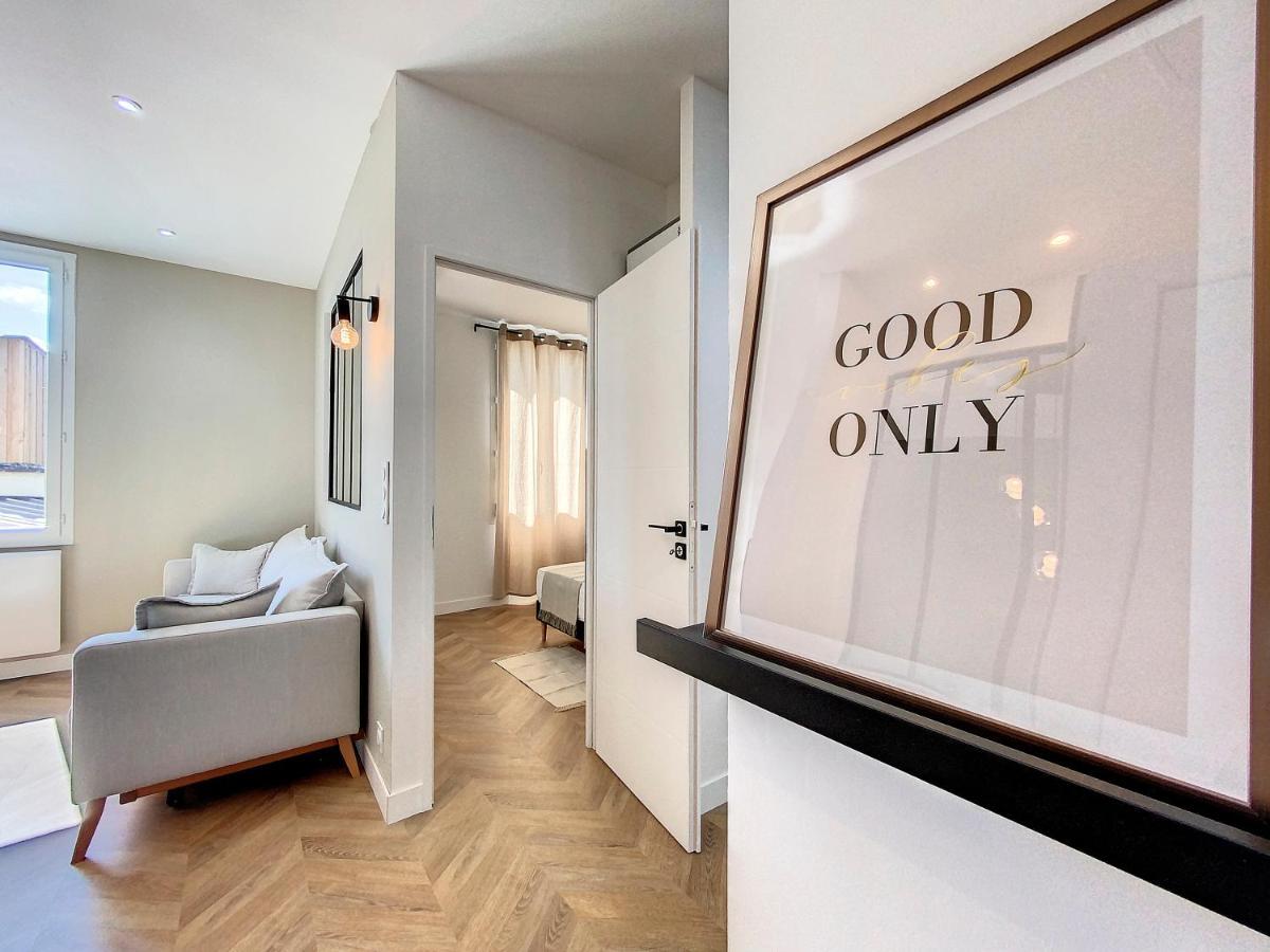 Appartchic - Appartement Standing - Plein Centre & Parking Prive Créon Buitenkant foto